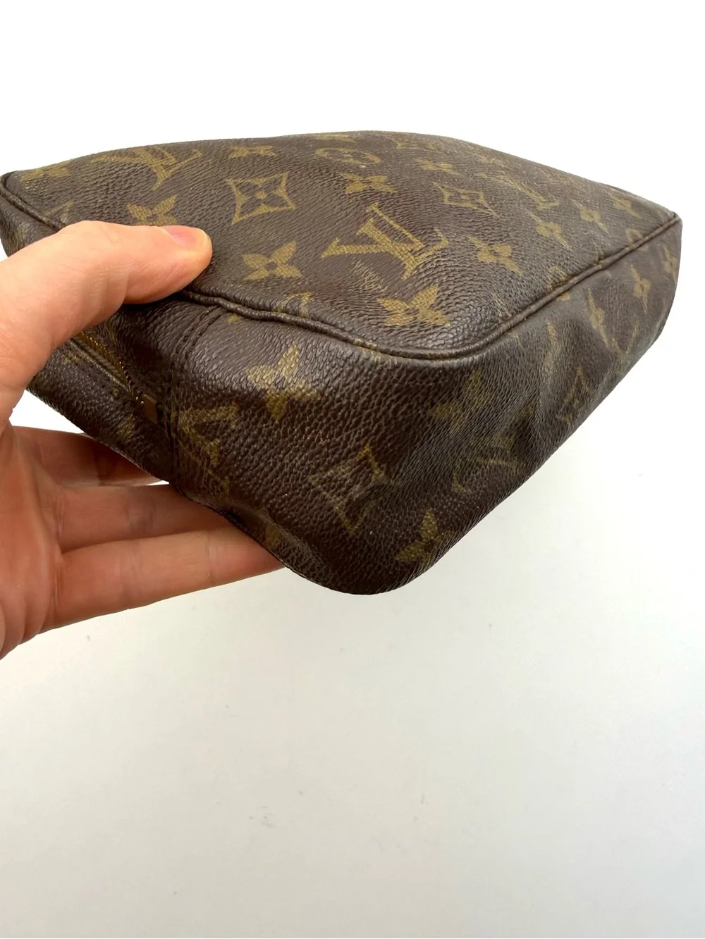 LOUIS VUITTON Monogram Trousse Toilette 23